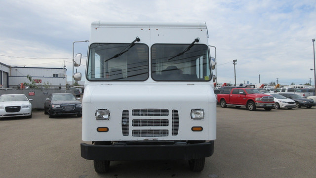 2013 Ford ECONOLINE COMMERCIAL CHASSIS STEP VAN in Cars & Trucks in Edmonton - Image 3