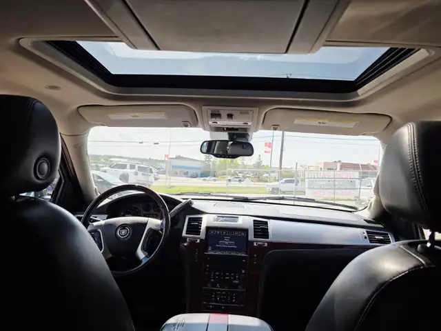 2007 Cadillac Escalade 7 Passenger Sunroof Power Heated Leather  in Cars & Trucks in Calgary - Image 17