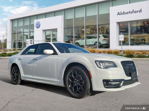 2022 Chrysler 300 300S AWD | 3.6L V6 | Sunroof | WiFi | Navigation | Leather Seats | Park Assist |