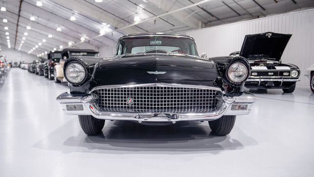 1957 Ford Thunderbird E Code in Classic Cars in London - Image 2