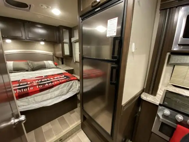 2021 Thor Motor Coach Chateau 28Z in RVs & Motorhomes in Edmonton - Image 27