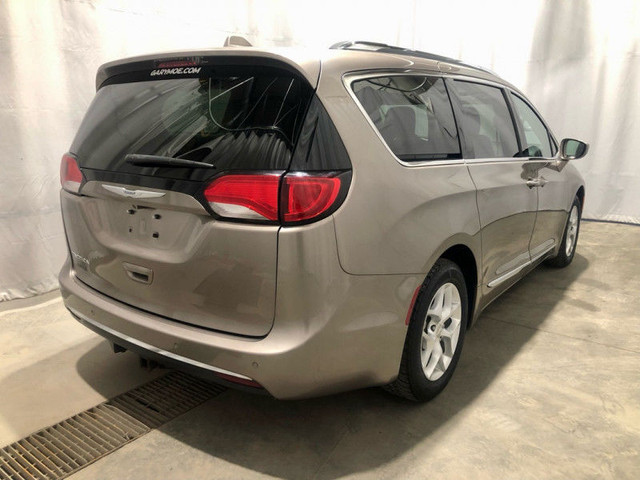 2017 Chrysler Pacifica Touring-L Plus - Leather Seats in Cars & Trucks in Red Deer - Image 4