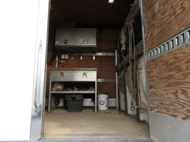 2018 International 4400 CUMMINS 4400 TANDEM 26FT BOX WITH DRILL  in Cars & Trucks in Oakville / Halton Region - Image 4