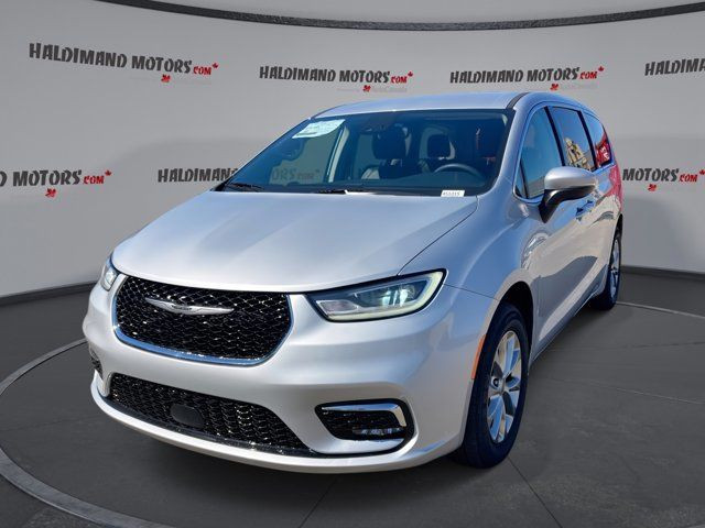 2023 Chrysler Pacifica Touring L in Cars & Trucks in Hamilton