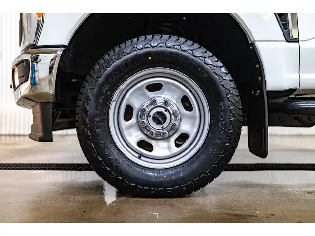 2023 Ford F-350 4x4 Crew Cab XL Deck BCam dans Autos et camions dans Grande Prairie - Image 27