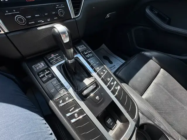 2018 Porsche Macan AWD dans Autos et camions dans Ottawa - Image 21