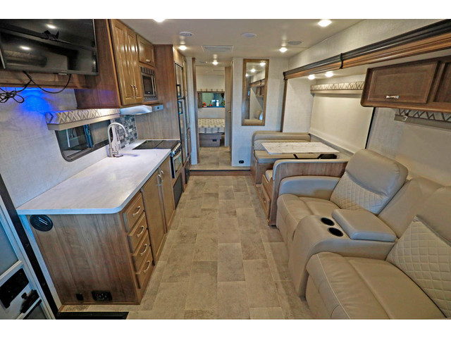  2021 Gulf Stream Conquest 6320 ! 2 extensions + crics hydraulic in RVs & Motorhomes in Laval / North Shore - Image 4