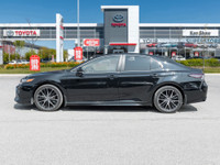 Midnight Black Metallic 2022 Toyota Camry Hybrid SE! Sunroof / Half Leather Seats / Push Button Star... (image 3)
