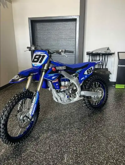 Moto comme neuve, très peu utilisée