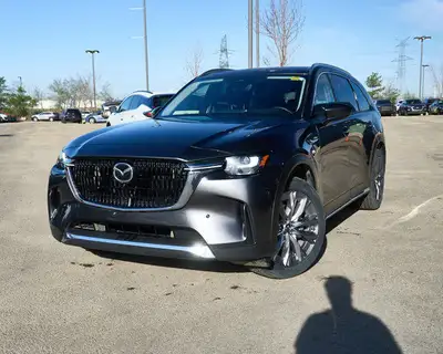 This Mazda CX-90 MHEV has a strong Intercooled Turbo Gas/Electric I-6 3.3 L/200 engine powering this...