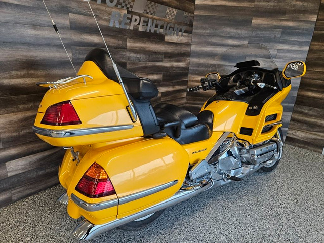  2001 Honda GL1800 Goldwing in Touring in Laval / North Shore - Image 2