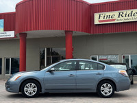 2010 Nissan Altima SL Sedan 2.5LTR 4cyl ONLY 119,000kms! A/C Tilt Cruise Power windows Power locks P... (image 1)