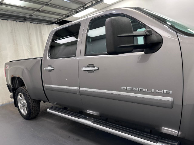 2014 GMC Sierra 2500HD Denali 6.6L DURAMAX 8CYL | HEATED & VE... in Cars & Trucks in Lethbridge - Image 2