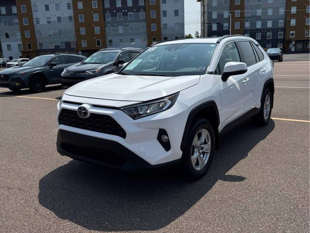 2019 Toyota RAV4 XLE AWD | Sunroof | Radar Cruise in Cars & Trucks in Guelph