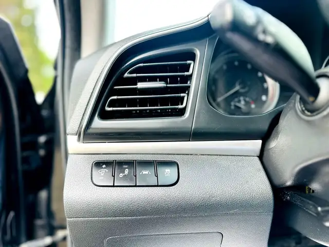 2020 Hyundai Elantra Preferred w/Sun & Safety Package IVT in Cars & Trucks in Edmonton - Image 19