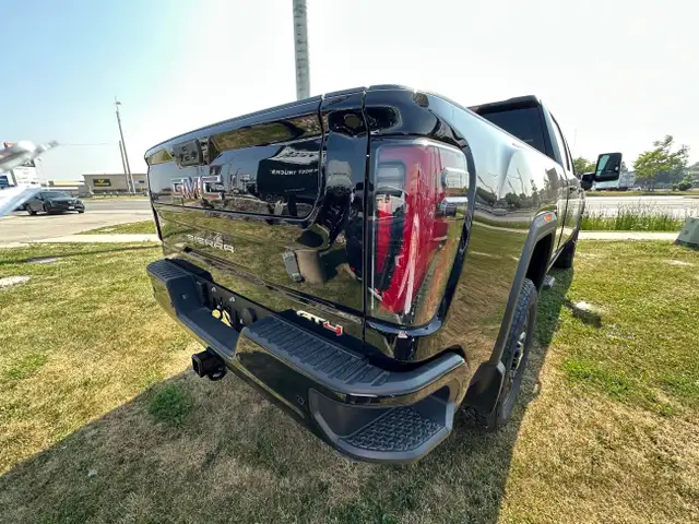 2025 GMC Sierra 2500HD AT4 in Cars & Trucks in Markham / York Region - Image 6