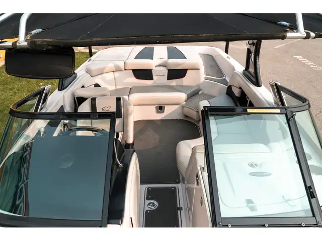 2009 Nautique 216V in Powerboats & Motorboats in Granby - Image 14