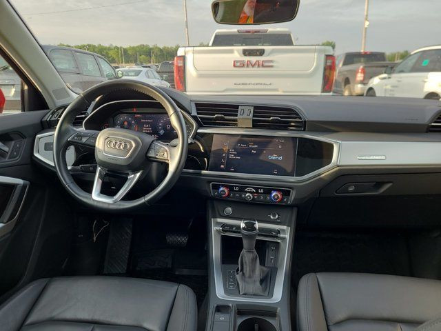 2020 Audi Q3 Komfort Quattro | Sunroof | Leather | Rear Camera in Cars & Trucks in Guelph - Image 4