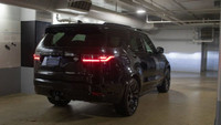 This Land Rover Discovery has a dependable Intercooled Turbo Gas/Electric I-6 3.0 L/183 engine power... (image 4)