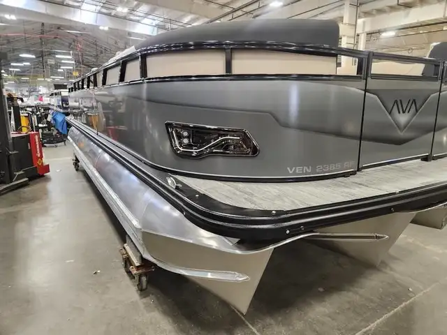 2025 Avalon Pontoons Venture 85 Rear Fish 23 FT in Powerboats & Motorboats in Saskatoon - Image 2