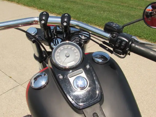 2014 Harley-Davidson FXR Dyna Touring FXDF Fat Bob in Sport Touring in Leamington - Image 30