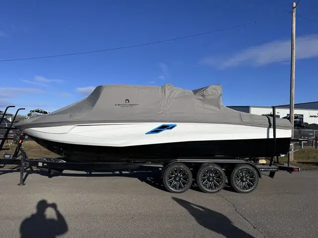2025 Centurion Ri245 in Powerboats & Motorboats in Kelowna - Image 10