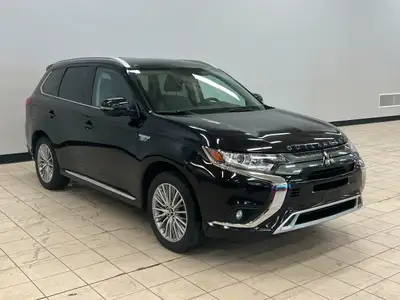WAS: $28995 NOW: $27500The 2020 Mitsubishi Outlander PHEV LE Limited Edition offers the perfect comb...
