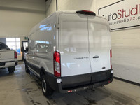 Le Ford Transit 2022 version T-250 PA toit moyen 130 po PNBV de 9 070 lb, offert par AutoStudio 72 à... (image 4)