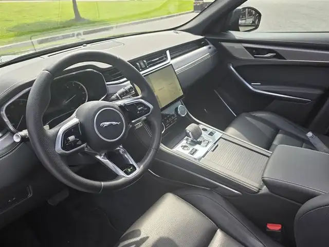 2023 Jaguar F-PACE P250 AWD S in Cars & Trucks in Oshawa / Durham Region - Image 10