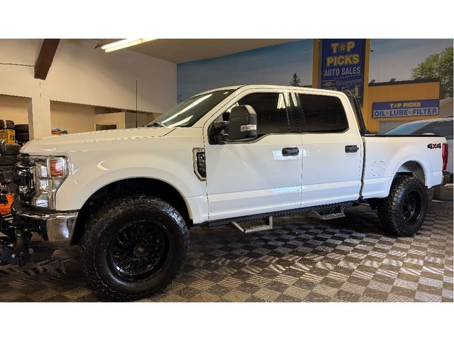 2022 Ford F-250 XLT, Crew Cab, 6.2 Liter V8, Accident Free!! in Cars & Trucks in North Bay - Image 2