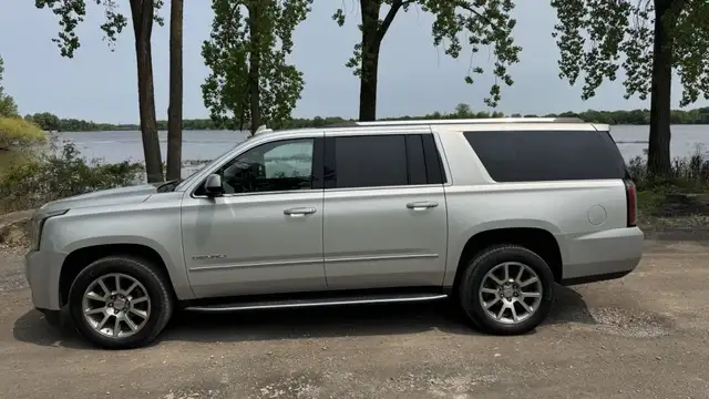 2019 GMC Yukon XL Denali in Cars & Trucks in Laval / North Shore - Image 3