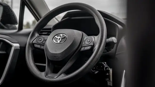 2023 Toyota RAV4 LE AWD | Heated Seats | Lane Keeping | CarPlay in Cars & Trucks in Guelph - Image 16