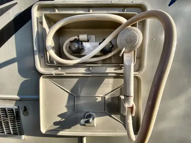 2020 Thor Motor Coach Chateau 22E in RVs & Motorhomes in Abbotsford - Image 32