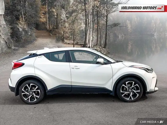 2020 Toyota C-HR XLE Premium in Cars & Trucks in Hamilton - Image 7