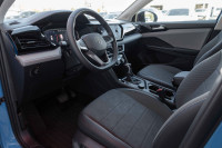 Experience style and versatility with the 2024 Volkswagen Taos Comfortline Black Edition. This compa... (image 7)