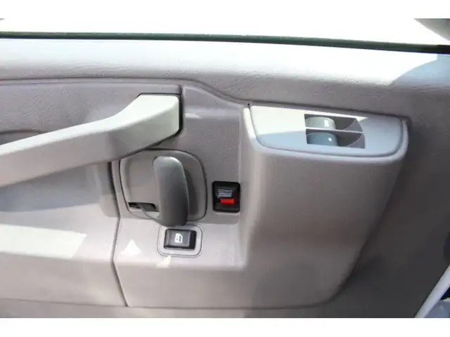 2025 GMC Savana CUBE 12 PIEDS ROUE SIMPLE 6.6 LITRES 117 KM in Cars & Trucks in Laval / North Shore - Image 18