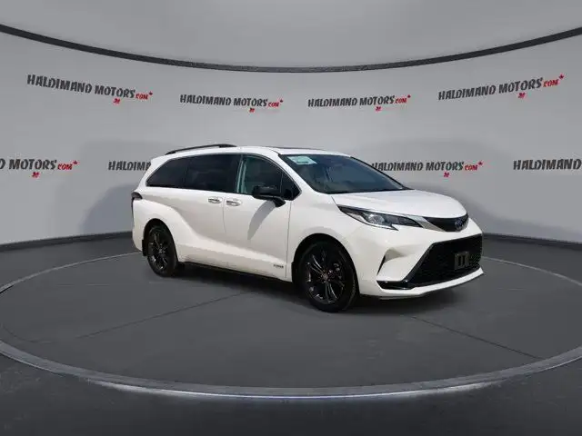 2021 Toyota Sienna XSE in Cars & Trucks in Hamilton - Image 3