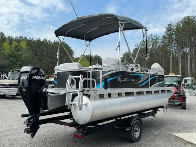 2019 19' LEGEND SPLASH EXT PONTOON - UNDER 100 HOURS! in Powerboats & Motorboats in Peterborough - Image 5