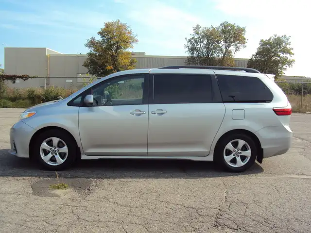 2019 Toyota Sienna LE 8-Passenger FWD62863216066945123