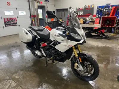 APRILIA CAPONORD 1200 TRAVEL PACK 2015 Motocyclette Aprilia 1200cc Caponord travel pack 2015 à vendr...