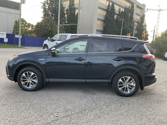 2017 Toyota RAV4 Hybrid XLE - ALLOYS! BACK-UP CAM! BSM! SUNROOF! in Cars & Trucks in Kitchener / Waterloo - Image 4