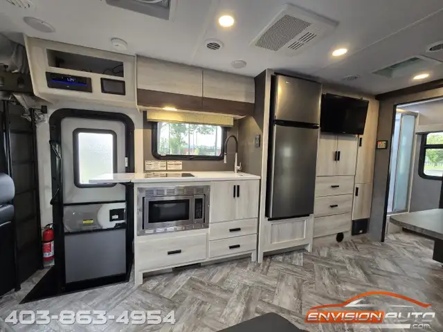 2021 FOREST RIVER SUNSEEKER MBS 2400T C-Class Motorhome RV in Cars & Trucks in Calgary - Image 19