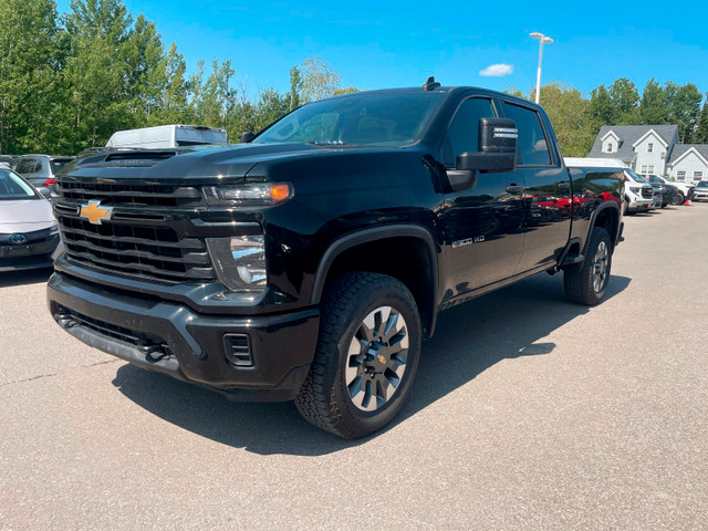 2024 Chevrolet Silverado 2500HD CUSTOM CREW 4X4 6.6L *GR REMORQ* in Cars & Trucks in Laurentides