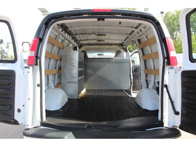 2017 GMC Savana Cargo Van 2500 CARGO 109.000 KM CERTIFIÉ RACK ET in Cars & Trucks in Laval / North Shore - Image 10