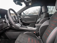 À voir! / Come see! DISPONIBLE POUR LIVRAISON RAPIDE / AVAILABLE FOR FAST DELIVERY. Tout un véhicule... (image 9)