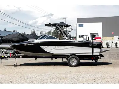 TIX0120RJ718 Toit bimini, Tour de wake forward facing, Taquet de stainless, 6 Hauts-Parleurs, 2 haut...