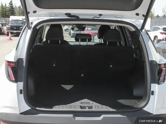 2024 Hyundai Tucson Hybrid Ultimate Android Auto | Low KMS |... in Cars & Trucks in London - Image 12