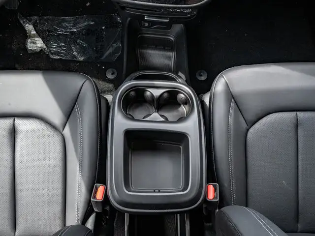 2025 Chrysler Pacifica Select in Cars & Trucks in Barrie - Image 29