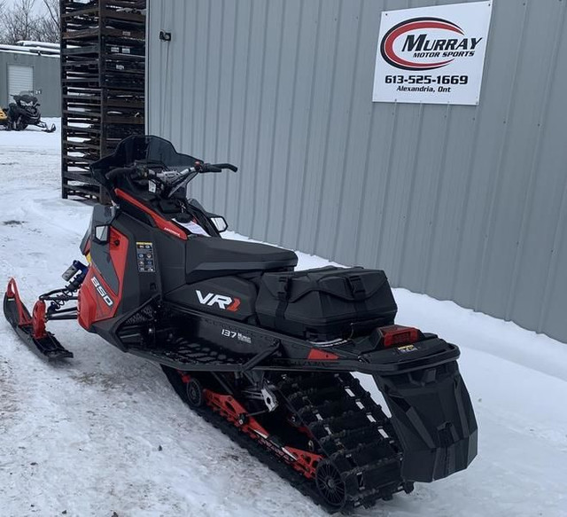 2024 Polaris 850 Indy VR1 137 Indy Red in Snowmobiles in Ottawa - Image 2