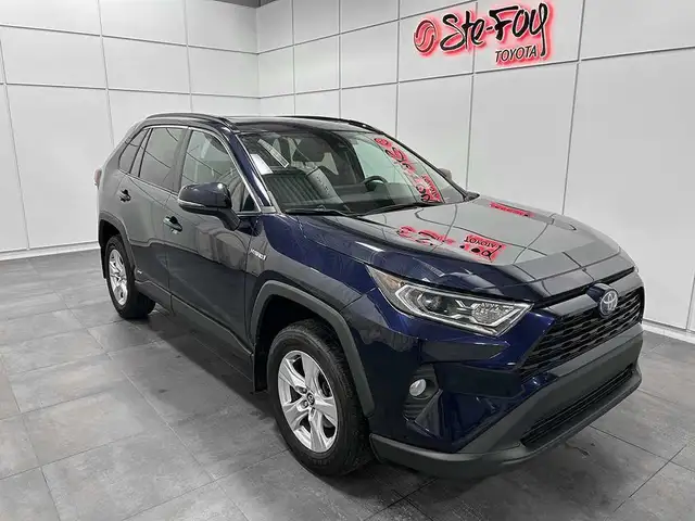 2020 Toyota RAV4 XLE AWD - TOIT OUVRANT - VOLANT CHAUFFANT - MAG in Cars & Trucks in Québec City - Image 2